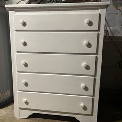 Chest of drawers dresser