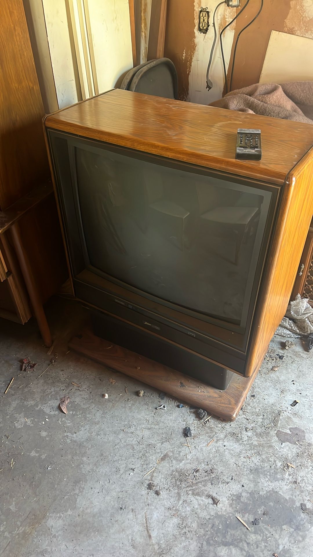 FREE Vintage Zenith TV