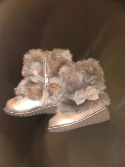 Lil Girls Grey Furry Bow Booths (New)