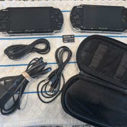 2× PSP-3000 (3001) Black – Great Condition– 2 NEW Batteries + 3 Chargers + 1 Case + 1 SD Card