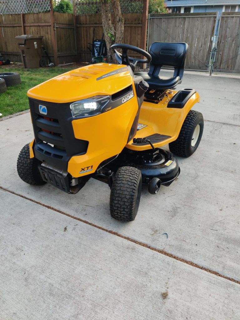 Cub Cadet Riding Mower XT1 Automatic Transmission