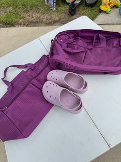 2 lightweight totes and unbranded clogs size 7/8