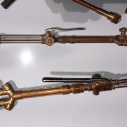 WELDING AND CUTTING  T ORCHES   VECTOR VALVULES PRESSURE    ALL IN GREAT CONDITION 
