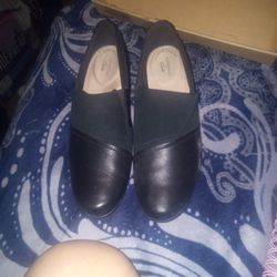 Black Leather Clarks  Pump