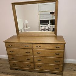 Vintage 8 drawer dresser Great condition