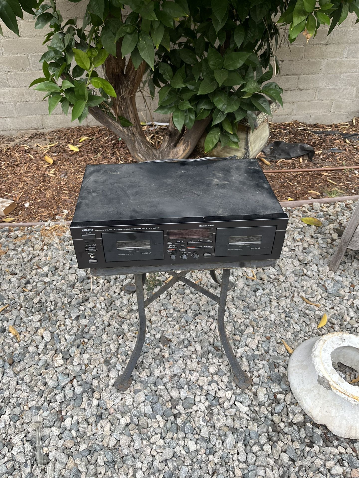 Yamaha KX-W582 Dual Cassette Deck – For Parts Only (Playback Runs, No Sound) ⸻ 📄 Description: Selling a Yamaha KX-W582 stereo double cassette deck