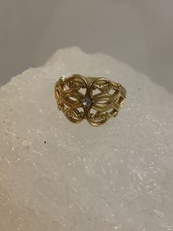 Avon gold tone ring size 6