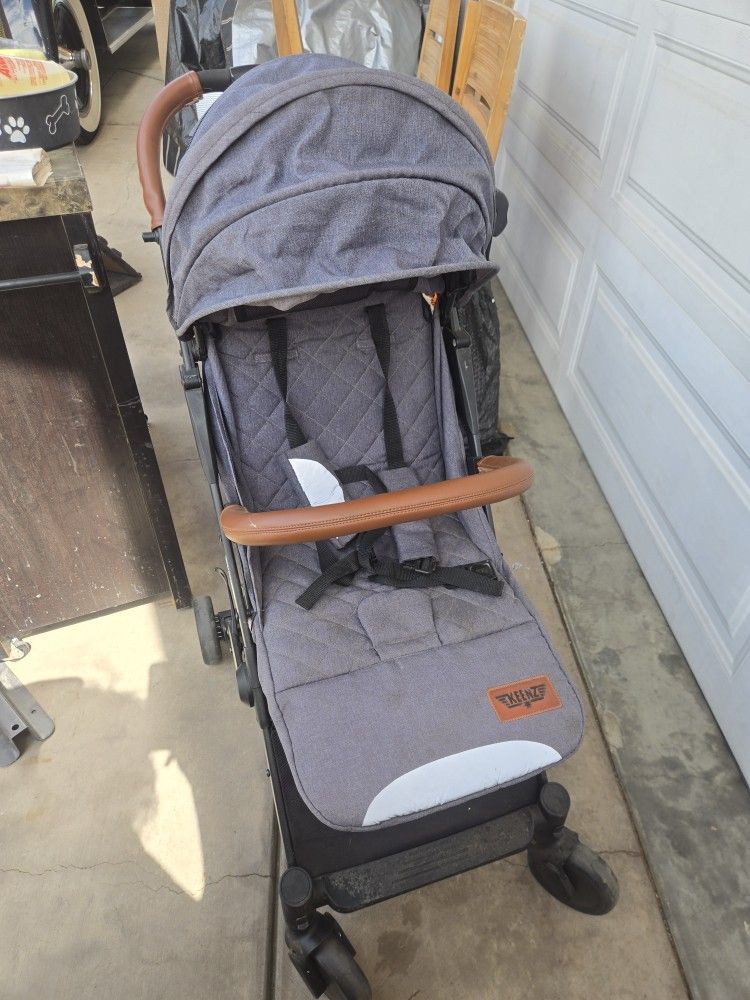 Keenz Light Stroller As New
