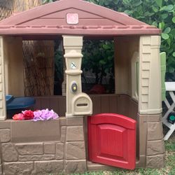 Step 2 Outdoor Children’s Play House