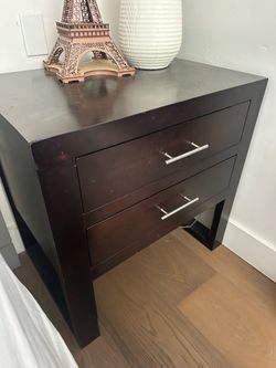 Free solid wood nightstand table