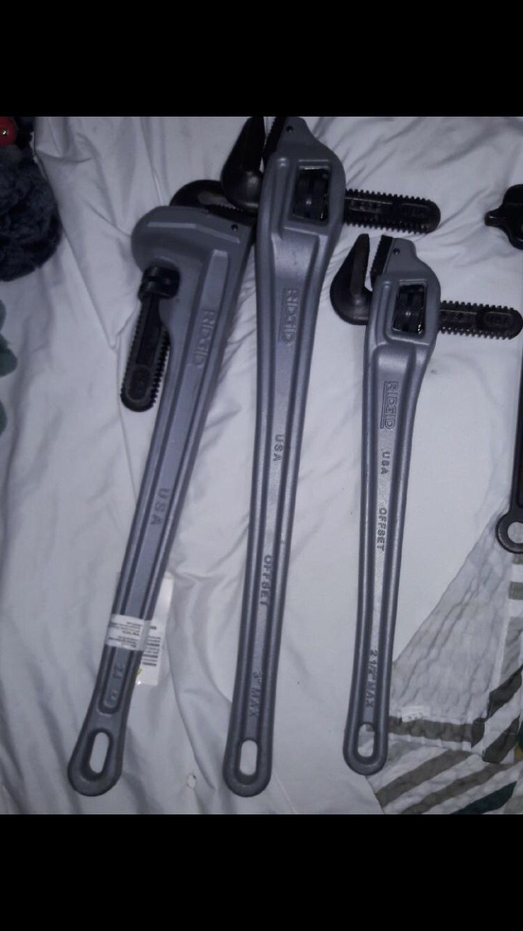 Set Of Pipe Wrenches (3)