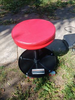!! Mechanics  Seat Goes  Up and Down