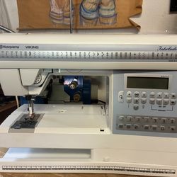 Used Huskervana VikingPortable Sewing Machine interlude 445
