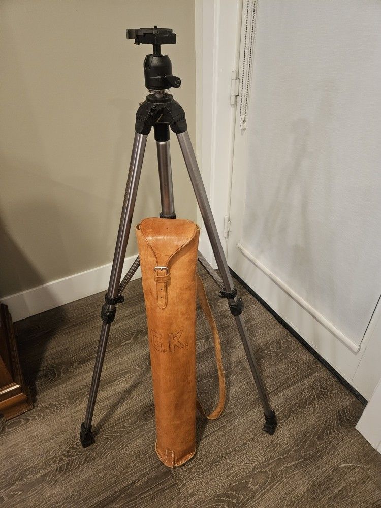 Tripod with Ballhead & Leather Case