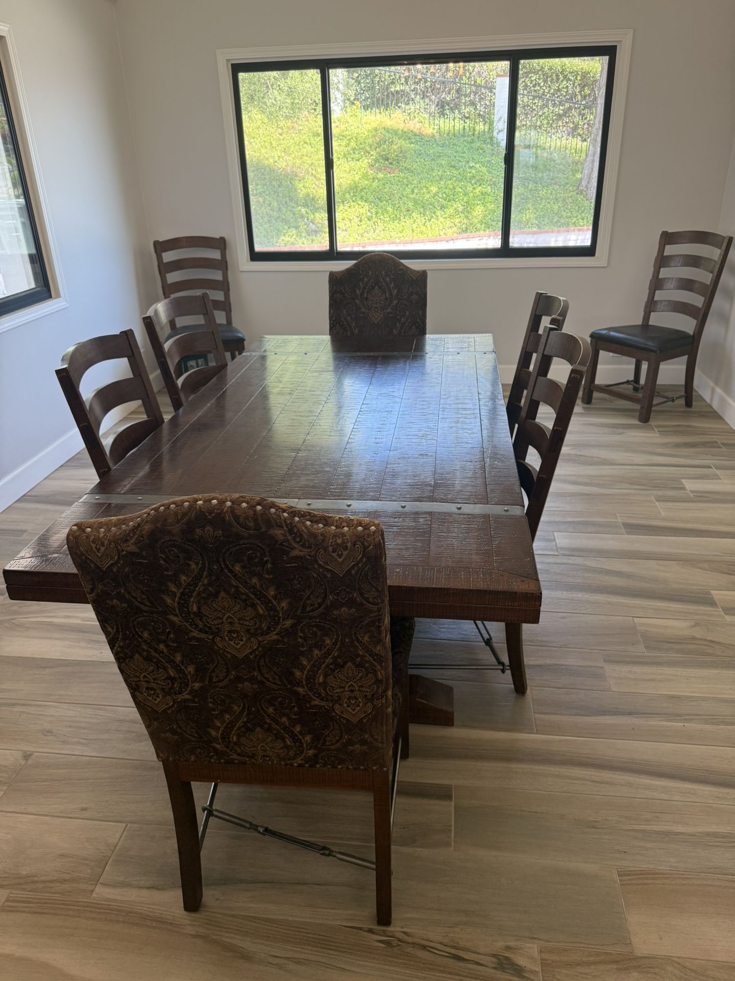 Dinner table With Chairs