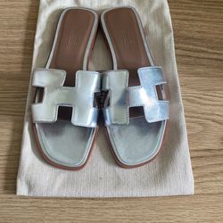 Hermès Silver Oran Leather Sandals Sz 38 Euro/ Sz 7.5 US