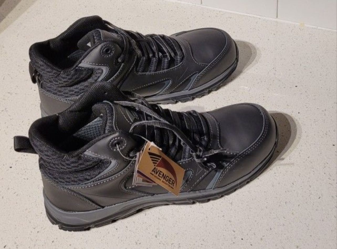 AVENGER Safety work Boot A7901 , brand new , Size 10.5 unwanted gift, Retail Price $130