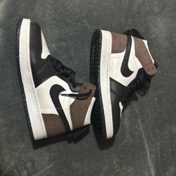 Girl Shoes 6 And Half 