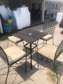 4 tall outdoor chairs and table