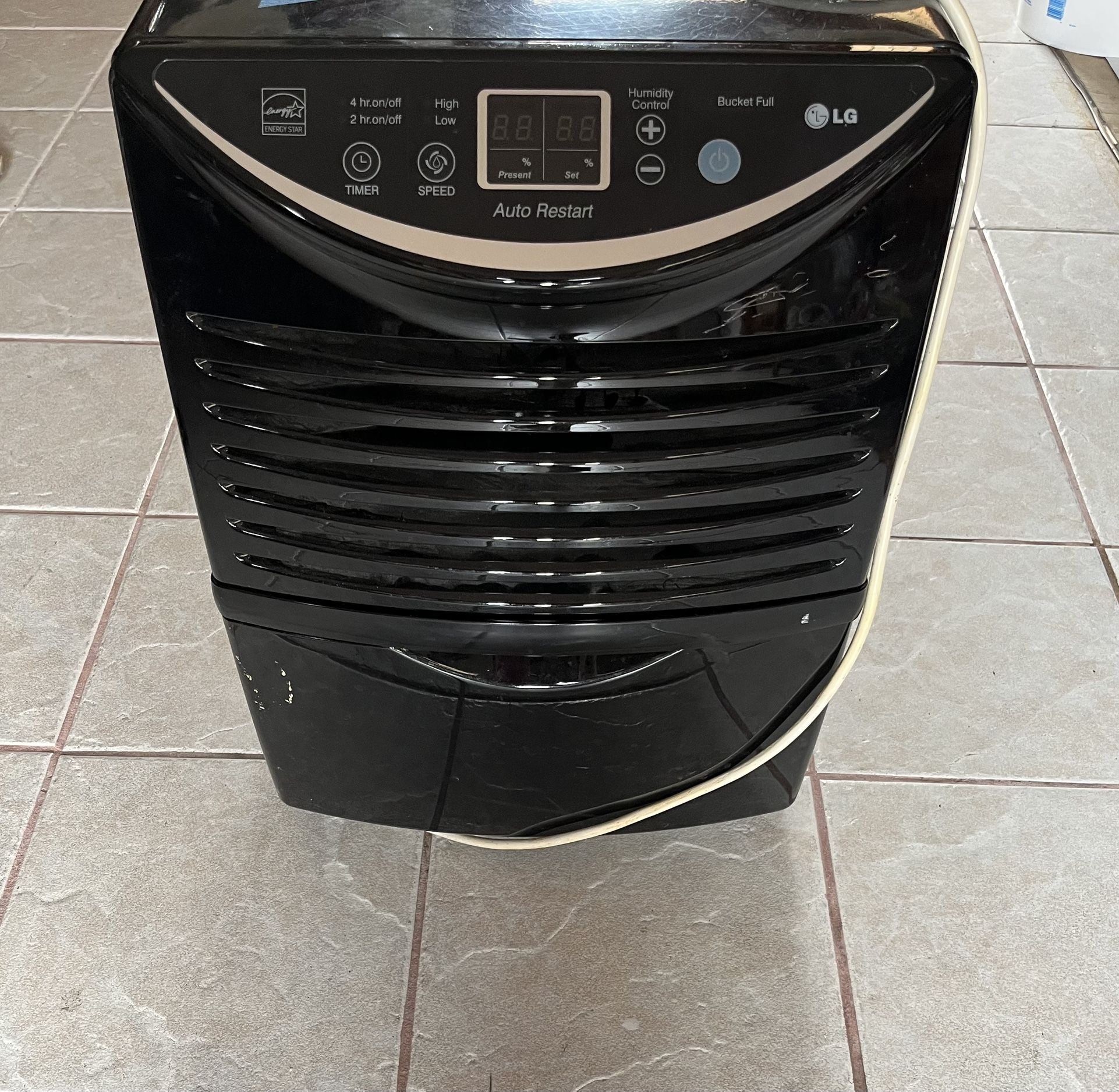 LG LHD65EBL 65 PINT DEHUMIDIFIER AUTO SHUT-OFF EXTERNAL DRAIN FACTORY REFURBISHED
