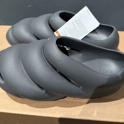 Crocs  Size 11