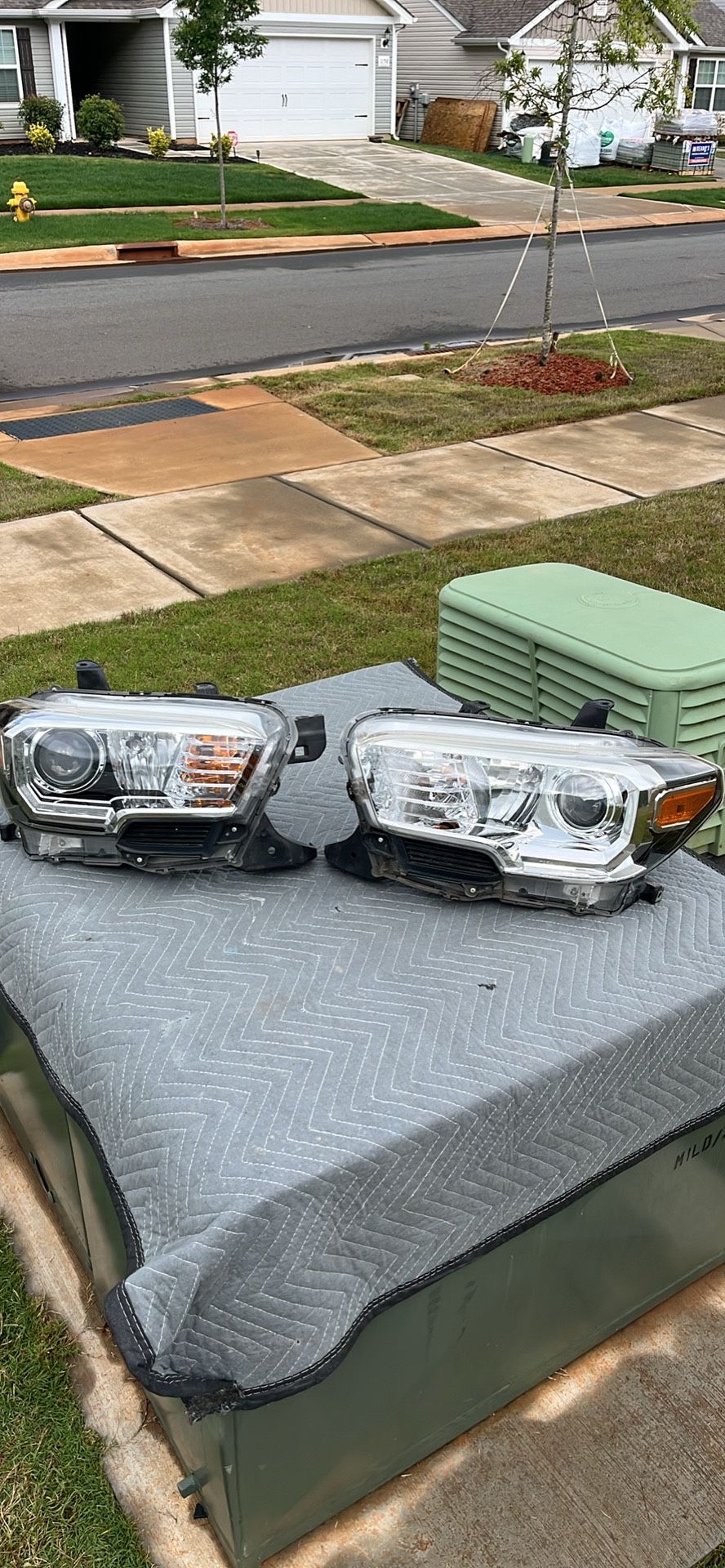 2016-2021 Toyota Tacoma Left & Right OEM projector headlights