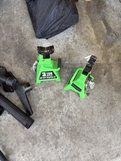 Jack stands