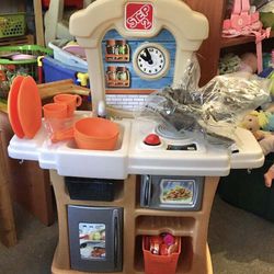 Step2 Kitchen  For Toddler-preschool Age Like New.  Kitchen Has New Dishes And Pots. (For Ages toddler - 3 Yrs) 
