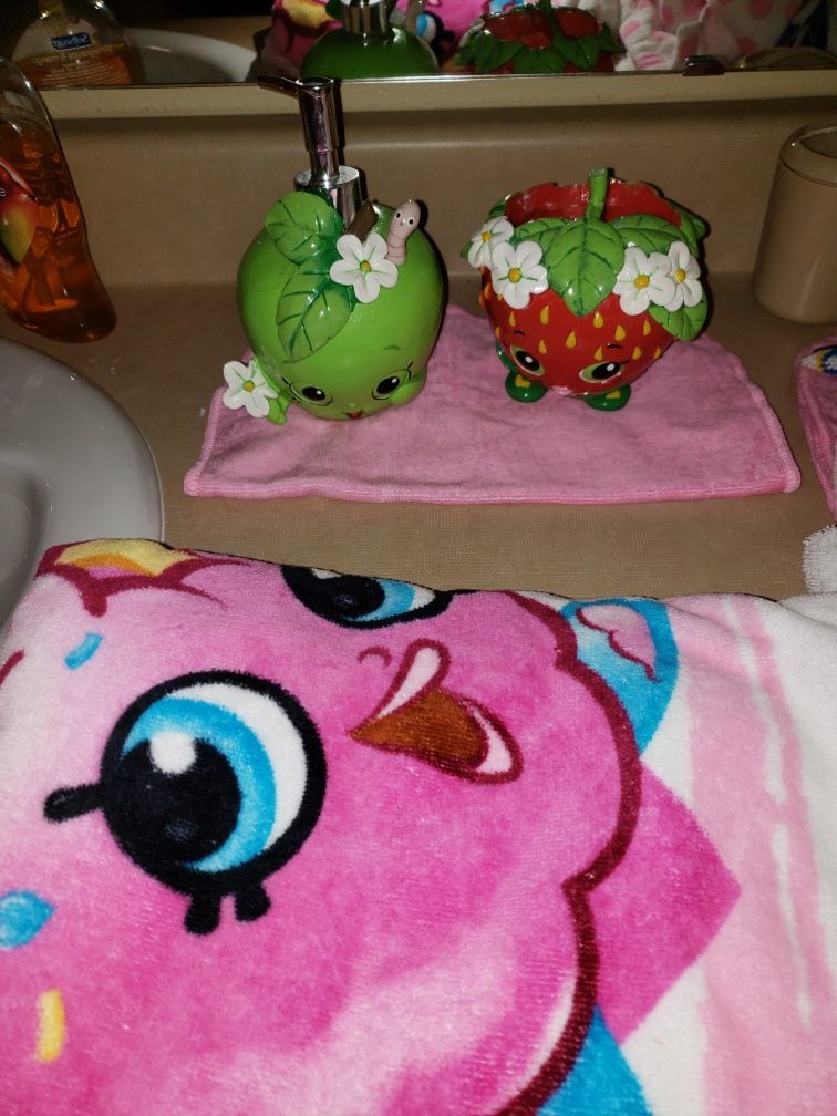 Shopkins bathroom stuff