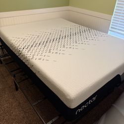 Nectar Luxe Memory Foam, Queen, Like New, Excellent Condition