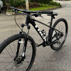 Trek 29er Mountain Bike Size Adult Small  Wheels 29er  Speeds 21 excellent  Condition  Hydraulic Disc Brakes 