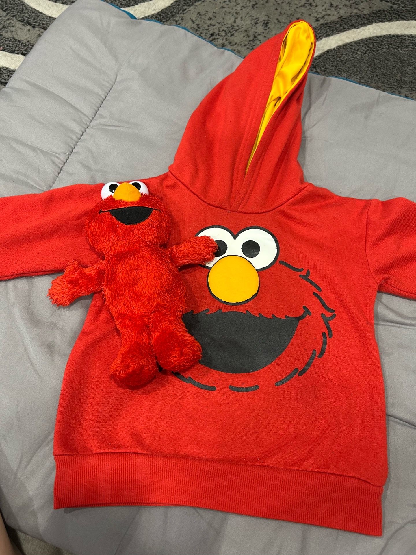 Elmo sweater
