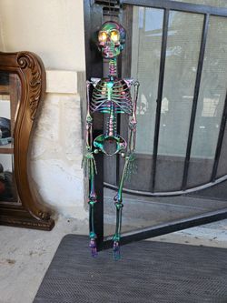 Posable Halloween Skeleton 3' tall with light up eyes