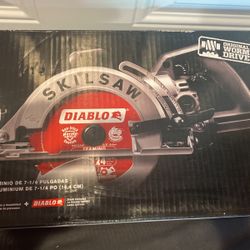 SKILSAW 15 Amp Corded Electric 7-1/4 in. Aluminum Worm Drive Circular Saw with 24-Tooth Carbide Tipped Diablo Blade