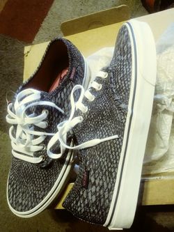 Brandnew size 8.5 woman vans never worn