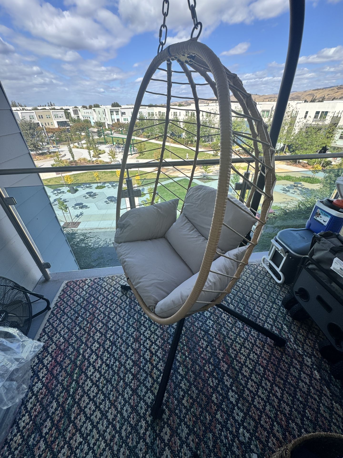 Hanging egg chair indoor/outdoor
