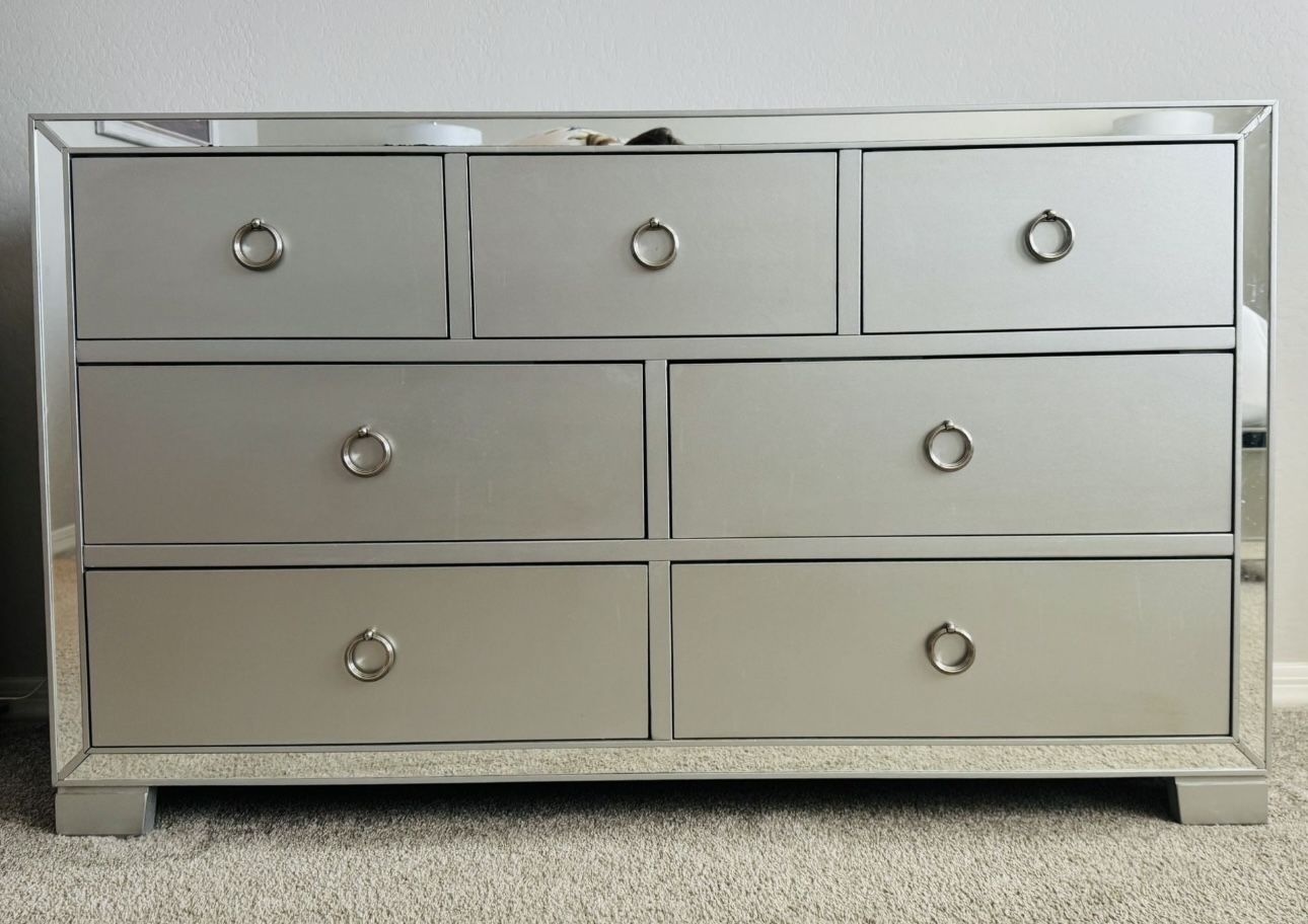 King Bedroom Set (Pick Up Only)