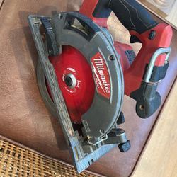 Mikwaukee 2732-20 Cordless Saw