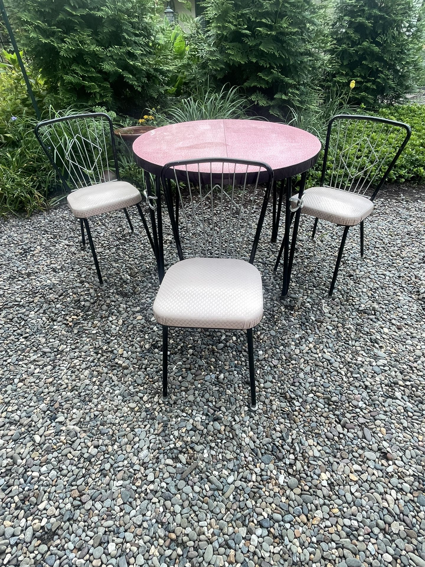 1960’s Table & Chairs  $20.00 !!