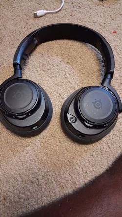Steelseries Arctis Nova 7 headphones