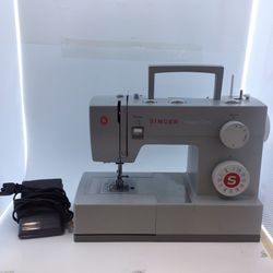 Singer® Heavy Duty 4423 Sewing Machine /Máquina de coser SINGER® Heavy Duty 4423
