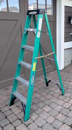 Werner 6’ Fiberglass Step Ladder