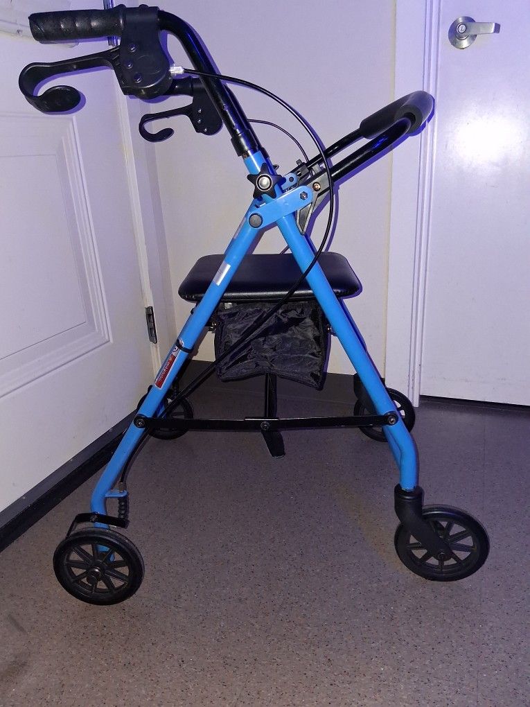 Walker, guardian premium Walker, no rubber or latex.High capacity 300 plus very nice.Rare cornflower blue with extra storage memory from seat π Nice!