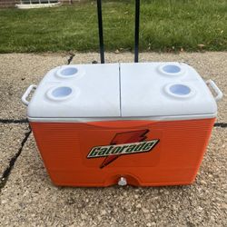 Vintage Rubbermaid Cooler W/ Wheels