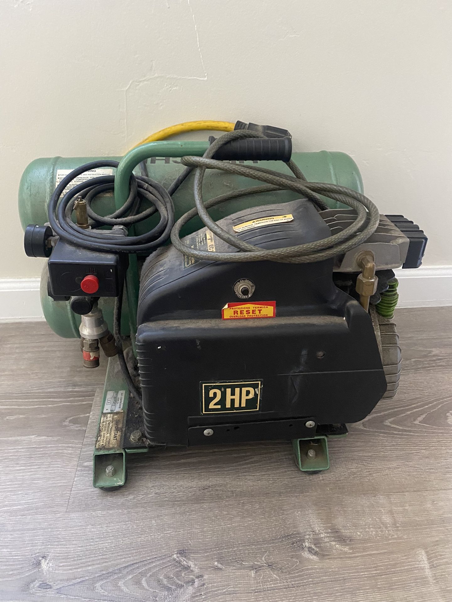 Hitachi Air Compressor 