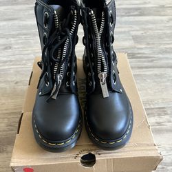 1460 Women's Pascal Nappa Zipper Boots in Black