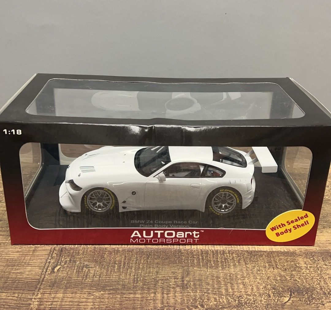 オートアート 1/18 BMW Z4 Coupe プレーンボディVer. オートアート 1/18 BMW Z4 Coupe プレーンボディVer. オート
