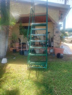 Warehouse  lader  7 steps  perfect condicion  285.00