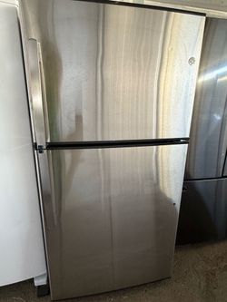 GE new top bottom fridge