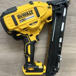 DEWALT 20V MAX XR Lithium-Ion Cordless 15-Gauge Angled Finish Nailer (Tool Only